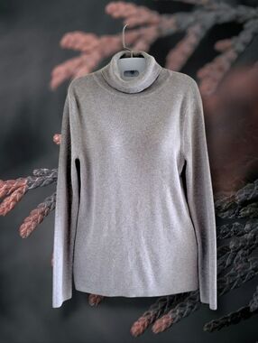 Chico's | EUC Classic Light Gray Turtleneck Long Sleeve Knit Sweater (SIZE M)